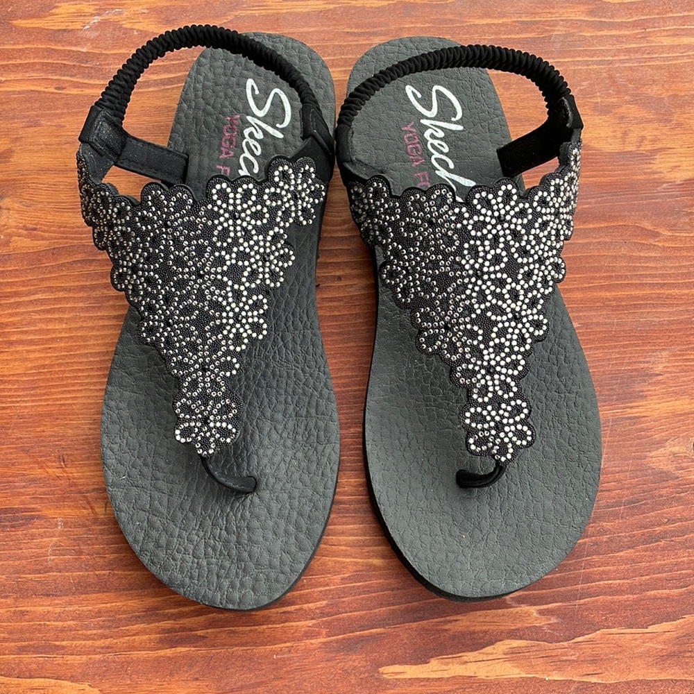 Skechers yoga foam sandals